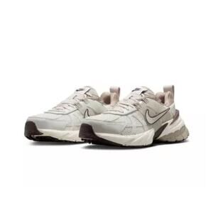 Nike V2K Run "Lt Orewood Brn/Light Bone/Khaki/Earth" Sneaker M 10.5/ w 12